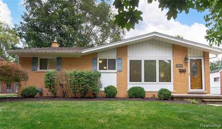 19494 Hardy St Livonia, MI 48152