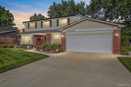 36294 Hammer Lane Livonia, MI 48152
