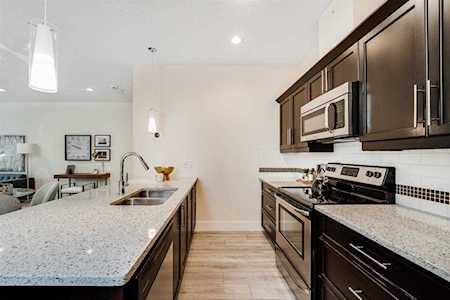 2008 12 Ave SW #2 Calgary, AB T3C 0S1