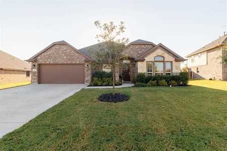 1403 Whitaker Way Glenn Heights, TX 75154