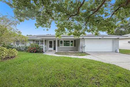 638 Manor Dr W Dunedin, FL 34698