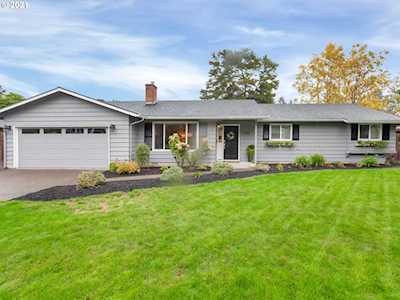 8985 SW Caroline Dr Portland, OR 97225