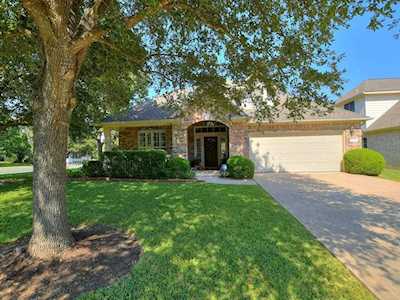 5228 Crystal Water DR Austin, TX 78735