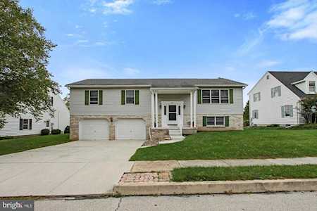 847 Long Ln Gettysburg, PA 17325