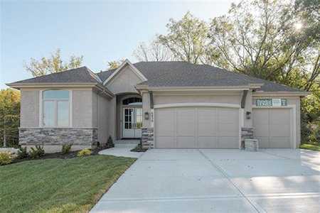 6839 Marion St Shawnee, KS 66218