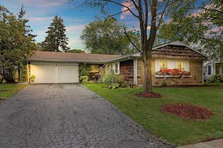 750 Bernard Dr Buffalo Grove, IL 60089
