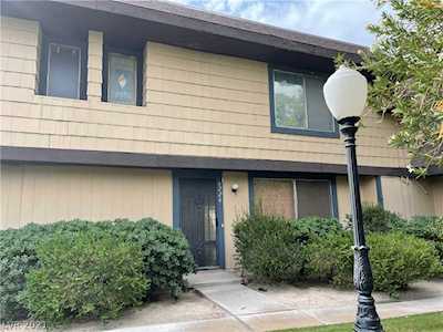 6226 Meadow Vista Ln Las Vegas, NV 89103