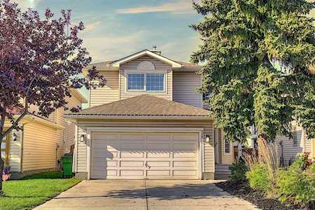 175 Coral Keys Villas NE Calgary, AB T3J 3L7