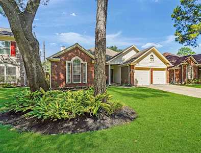 8023 Shangrila Ln Houston, TX 77095