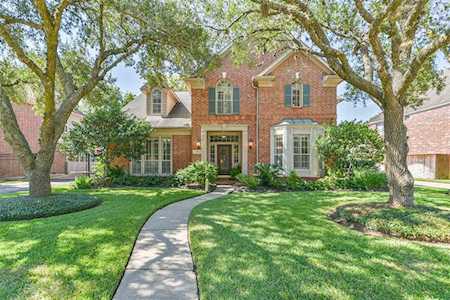 1511 Forest Bend Dr Sugar Land, TX 77479