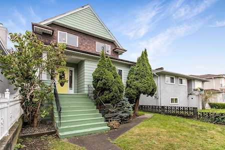 4822 Joyce Street Vancouver, BC V5R 4G3