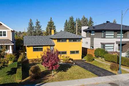 55 Cambridge Rd NW Calgary, AB T2K 1R1