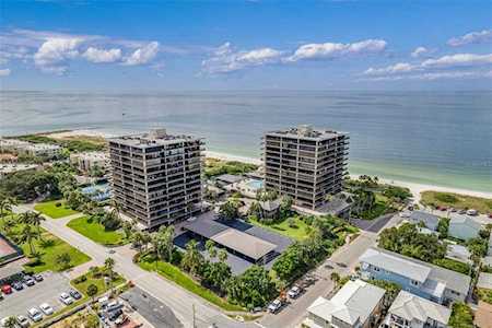 7650 Bayshore Dr #302 Treasure Island, FL 33706