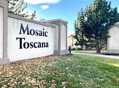 307 Toscana Gardens NW Calgary, AB T3L 3C3