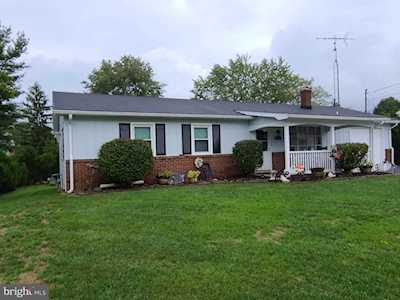 151 Woodcrest Dr Gettysburg, PA 17325