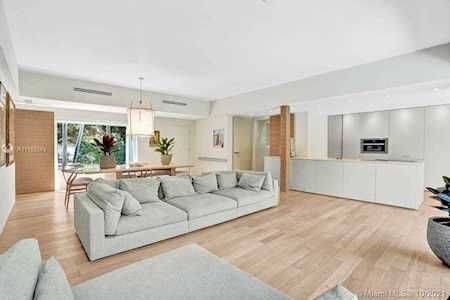 4235 N Bay Rd Miami Beach, FL 33140