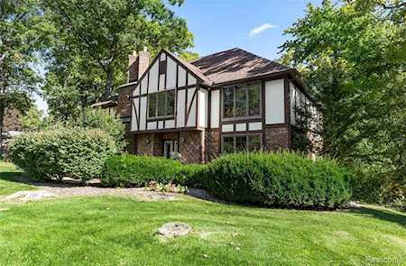 4823 Canyon Oaks Dr Brighton Twp, MI 48114