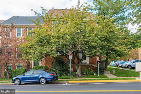 10100 Bushman Dr Oakton, VA 22124