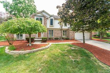 23240 Fox Creek Farmington Hills, MI 48335