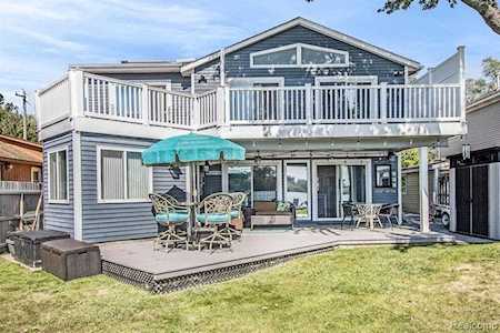 2665 Tackles Dr White Lake Twp, MI 48386