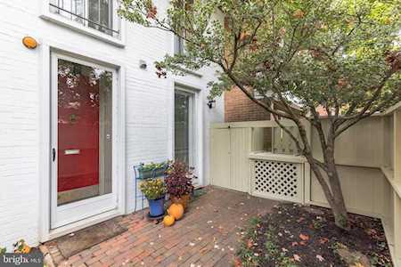 10 Palmer Green Ct Baltimore, MD 21210