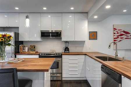 528 Point Mckay Grove NW Calgary, AB T3B 5C5