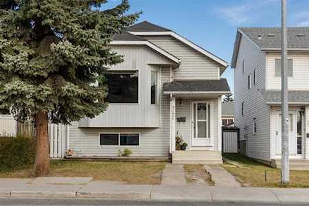 742 Erin Woods Dr SE Calgary, AB T2B 3G2