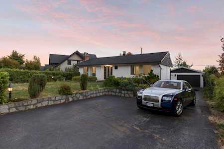 965 Beaumont Drive North Vancouver, BC V7R 1P7