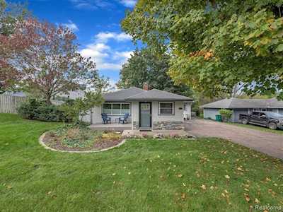 468 S 3rd St Brighton, MI 48116