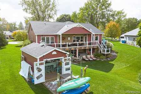 1394 Blue Water Dr Fenton Twp, MI 48430