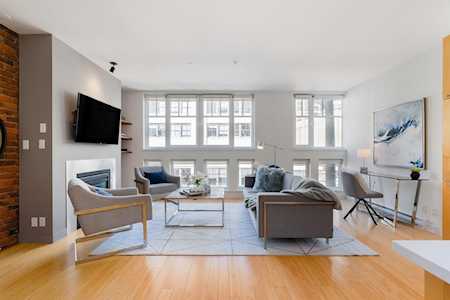 1072 Hamilton Street #401 Vancouver, BC V6B 2R9