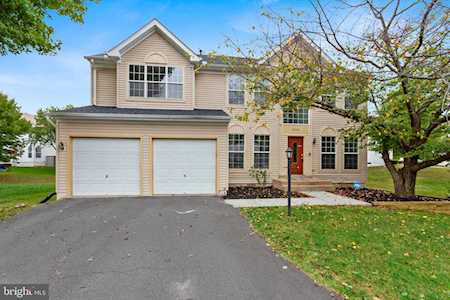 2945 Hickory Creek Ct Dumfries, VA 22026