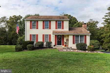 2406 Carzil Dr Finksburg, MD 21048