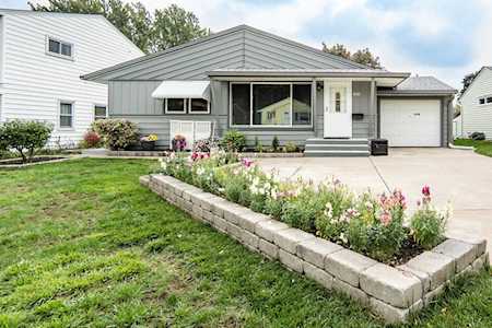 1076 Charlton Street West Saint Paul, MN 55118