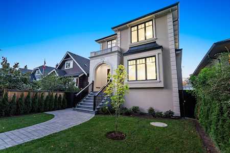 3859 W 22nd Avenue Vancouver, BC V6S 1J8