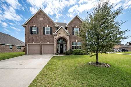 4002 Longwood Dr Mont Belvieu, TX 77523