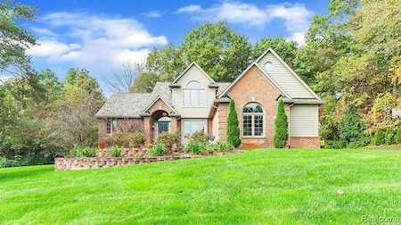 9854 Rolling Greens Dr Hamburg Twp, MI 48169