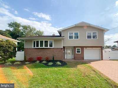 813 Kingston Dr Cherry Hill, NJ 08034