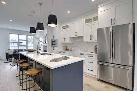 3209 16 St SW Calgary, AB T2T 1S6