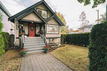 3305 W 13th Avenue Vancouver, BC V6R 2R8