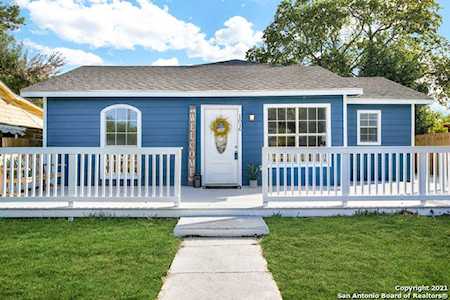 1016 W Lullwood Ave San Antonio, TX 78201