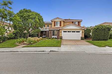 2872 Vista Acedera Carlsbad, CA 92009