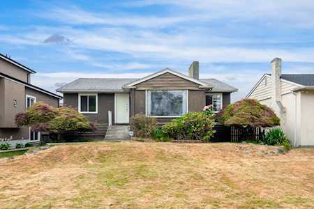 2557 W King Edward Avenue Vancouver, BC V6L 1T5