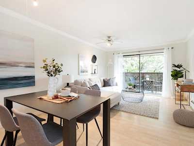 2215 Dundas Street #306 Vancouver, BC V5L 1J9