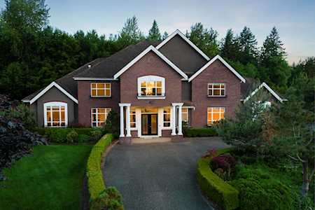 13548 22A Avenue Surrey, BC V4A 9V2