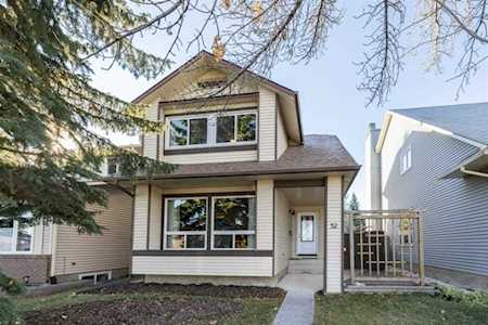 32 Berkshire Close NW Calgary, AB T3K 1Z3