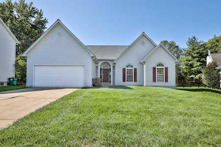 957 Cottontail Ln St Charles, MO 63303