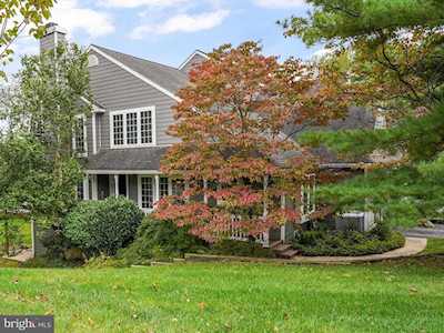 201 Village Ln E Chadds Ford, PA 19317