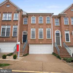 8025 Kidwell Town Vienna, VA 22182