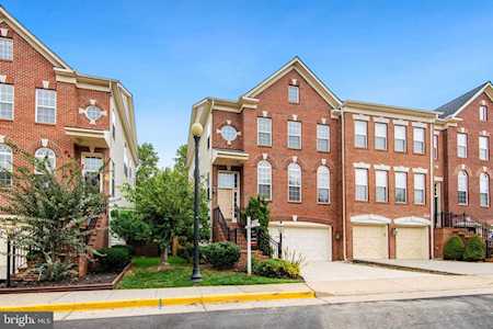 2347 Stone Fence Ln Herndon, VA 20171